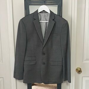 Men’s Express Slim Fit Suit. Color: light gray. Style: Photographer.